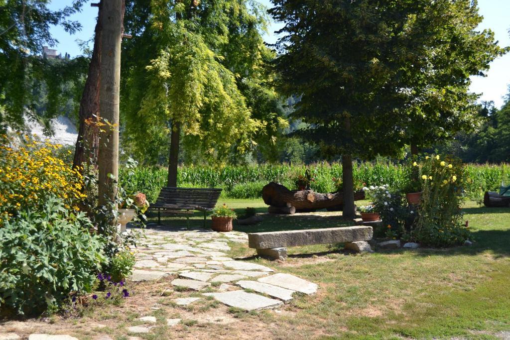 Trattoria Vecchio Mulino Bed & Breakfast Niella Tanaro Екстериор снимка